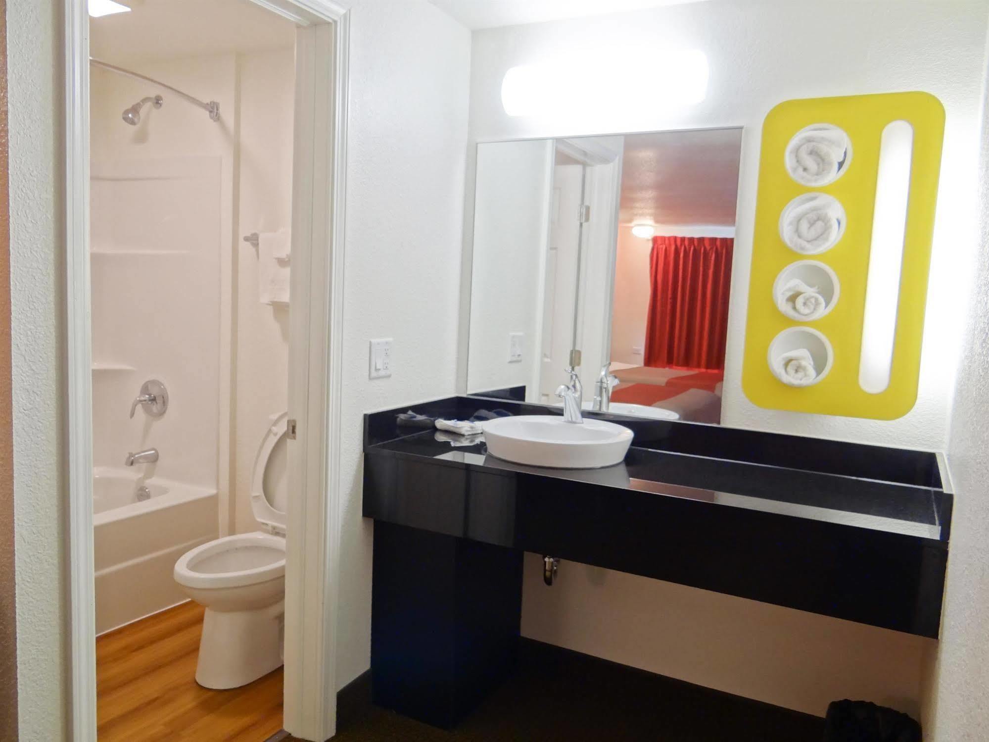 6-erie, Pa Hotel 2*