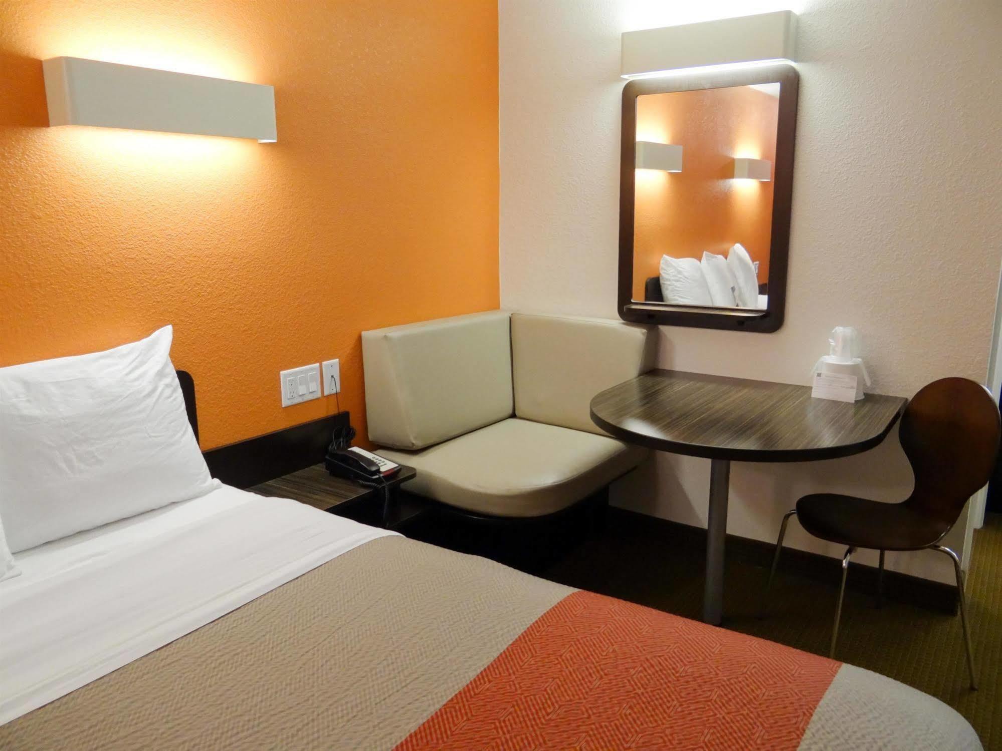 6-erie, Pa Hotel